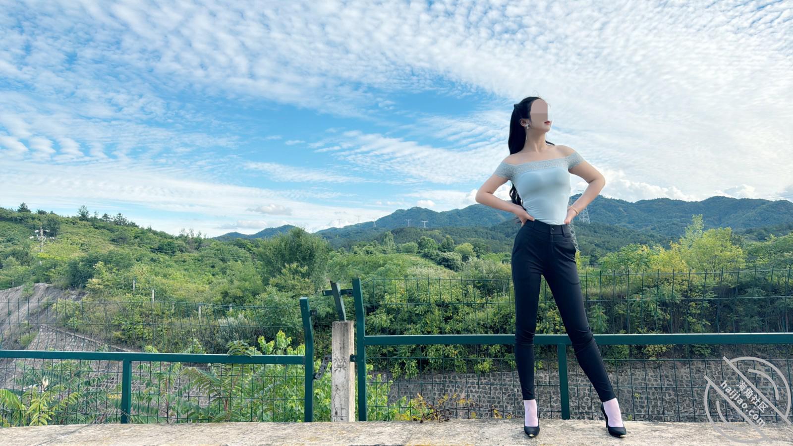 图片[1]-作者：会喷水的亲姐姐 《【60分原创户外】拉着气质姐姐铁路旁裤里丝双洞齐插，晚上又到树林母狗调教》-老宋小屋