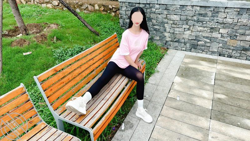 作者：会喷水的亲姐姐 《【超清原创】剪烂姐姐心爱的打底裤，中途做饭强行内射，从厨房到客厅全程记录》-老宋小屋