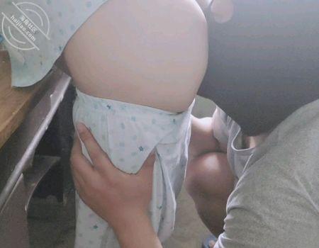 作者：玩偶少年 《［原创实拍］母子乱伦从厨房开始舔弄最后在卧室内射》-老宋小屋