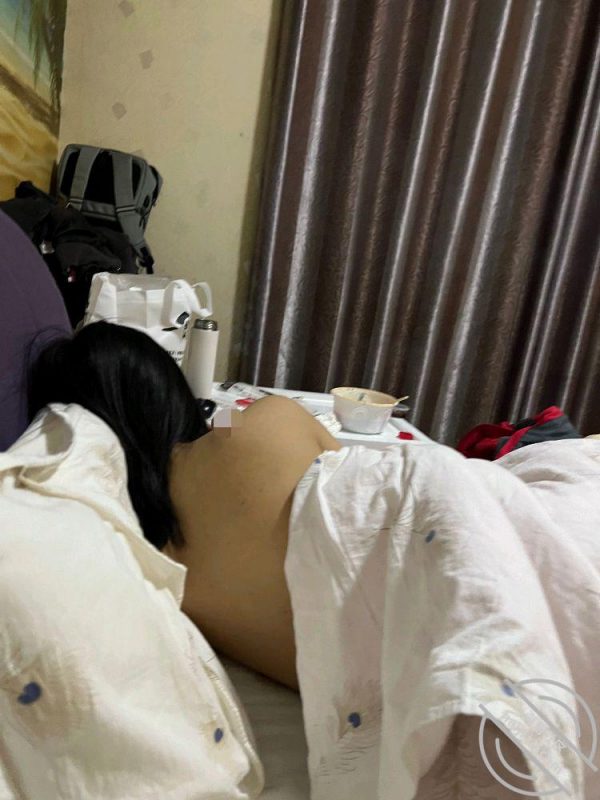 作者：学以致用 《早上送女儿去外地考场考试，在房间没忍住把性感的乖女儿给强奸了！女儿逼真紧》-老宋小屋