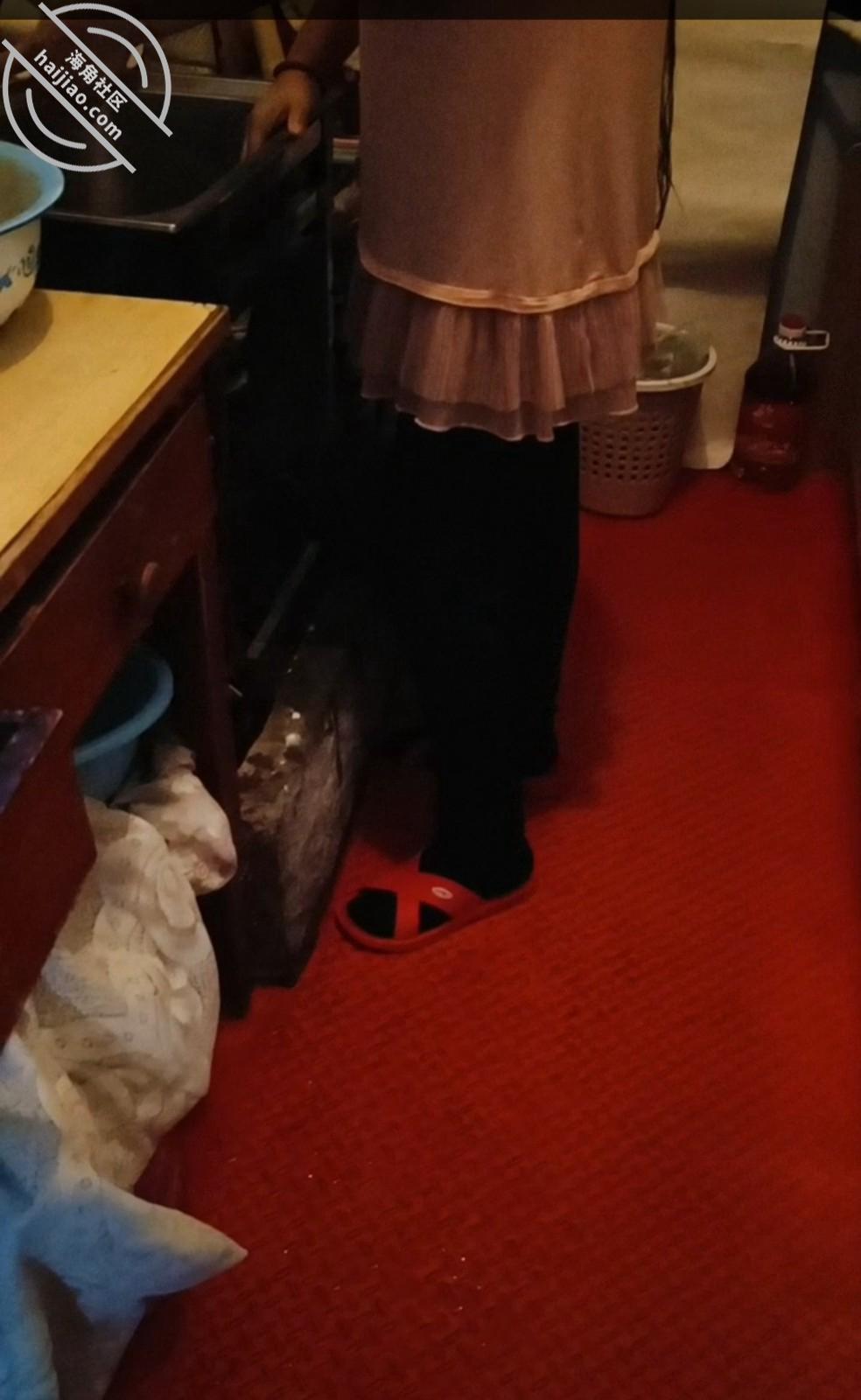 图片[1]-作者：与母缠绵 《小半月之久，在客厅内射我妈的骚逼（四十一）视频帖》-老宋小屋