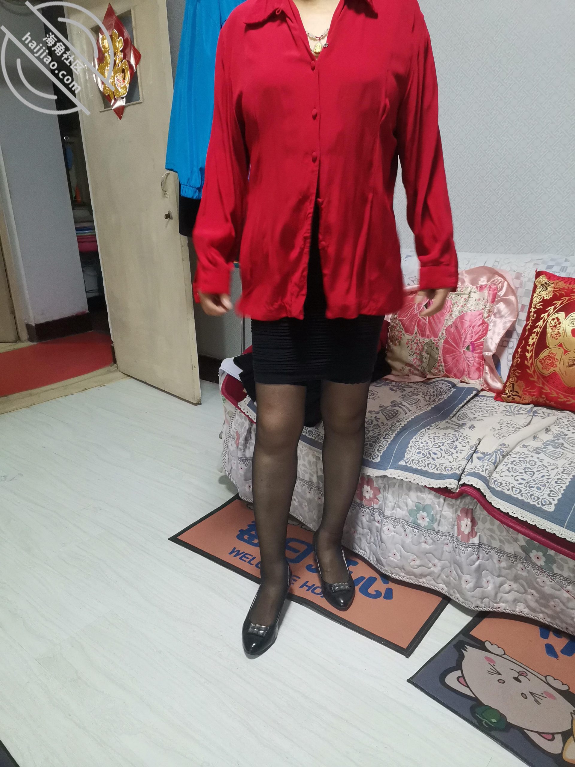 作者:与母缠绵 《【原创】我妈穿上我买的黑丝及短裙,真心好看!艹母不悔(四十二)》-老宋小屋