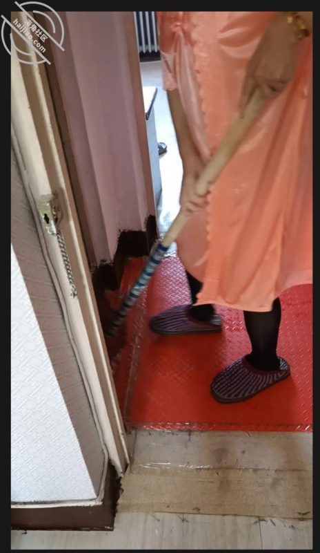 作者:与母缠绵 《《我和我妈》黑丝袜,粉睡衣,骚妈在儿子的身下淫叫着!(四十八)》-老宋小屋