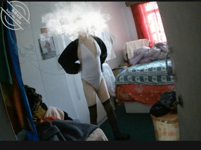 作者：与母缠绵 《【我和我妈】观音坐莲的看着老妈浑圆的屁股，操老妈的逼太爽了》-老宋小屋