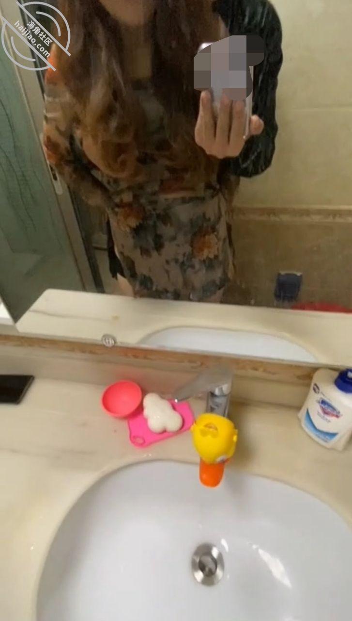 图片[1]-作者：想双飞老婆姐姐 《趁老婆不在家大姨子主动穿旗袍勾引我操她骚穴，大屁股太能扭了》-老宋小屋