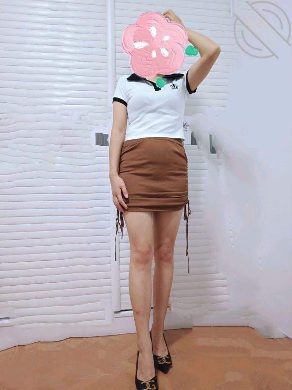 作者:我的瑜伽姐姐 《(原创)让姐姐帮我按摩,把姐姐撩的受不了小屄淫水荡漾,自己脱裤子骑上来!》-老宋小屋