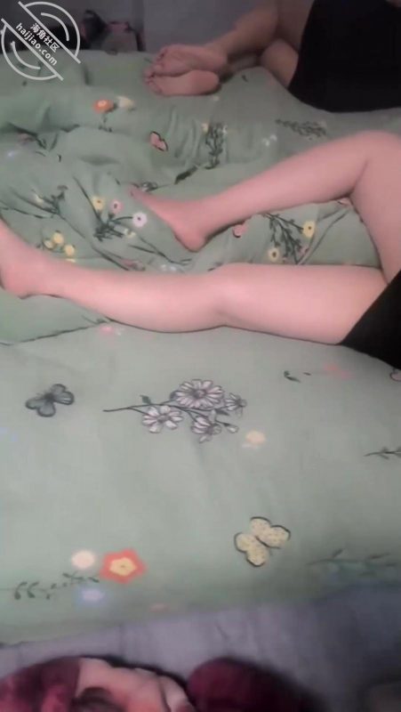 作者:一家人的幸福生活 《原创8 趁姐姐妈妈喝醉,在姐姐旁边把妈妈从床上操到地下!第一次操妈妈真爽》-老宋小屋