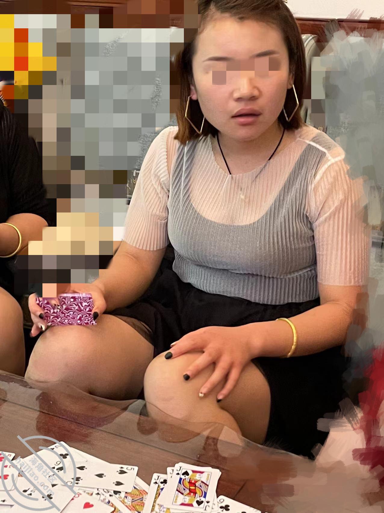 图片[1]-作者：我的巨乳亲表姐 《【原创】偷拍表姐的闺蜜们上厕所！第三弹 都是我认识人！太刺激了！》-老宋小屋