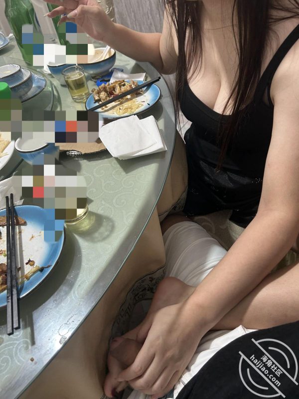 作者：我的巨乳亲表姐 《钻石贴：陪亲小姑跟她朋友吃饭全程记录完整全集！玩的就是真实！》-老宋小屋