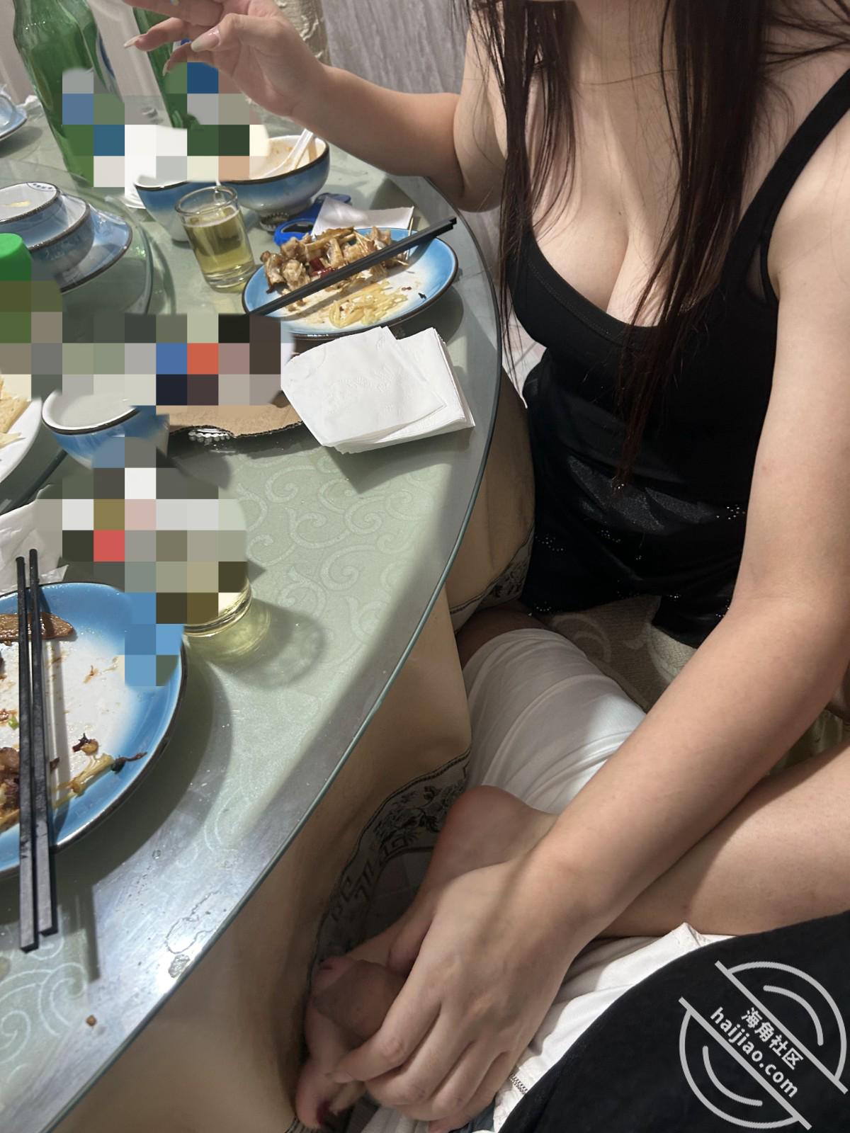 图片[1]-作者：我的巨乳亲表姐 《钻石贴：陪亲小姑跟她朋友吃饭全程记录完整全集！玩的就是真实！》-老宋小屋