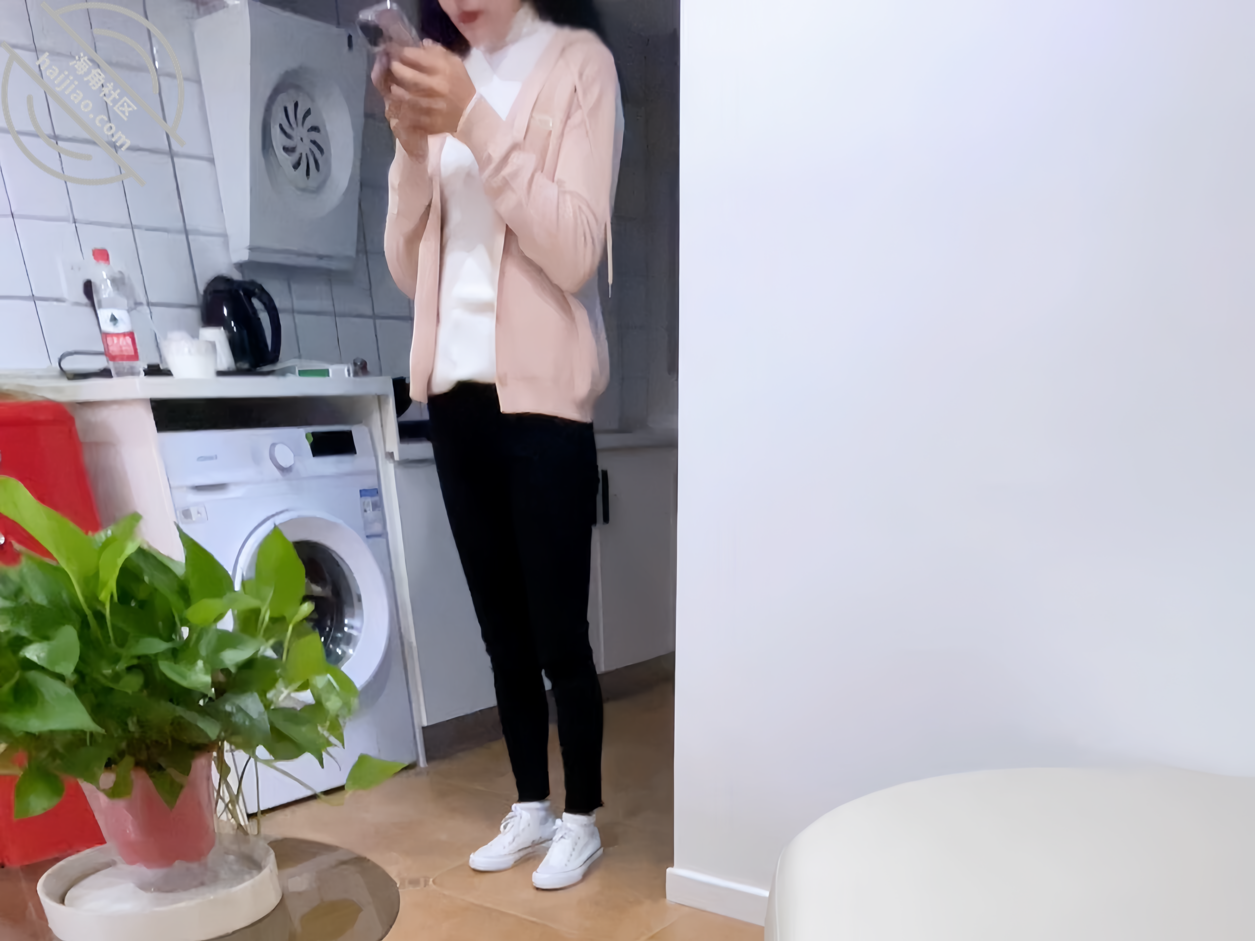 作者：我的母狗房东 《(原创视频)大我十岁的房东少妇像条狗一样任我摆布，排卵期强制内射灌满流出》-老宋小屋