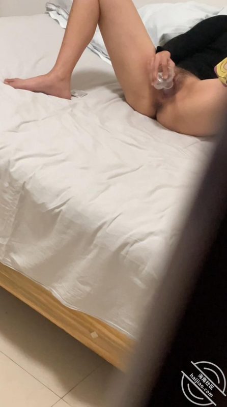 作者:妈妈的丰乳肥臀 《【海角原创38】遇到老妈和张叔视频自慰,边操老妈,边让老妈录视频给张叔。》-老宋小屋