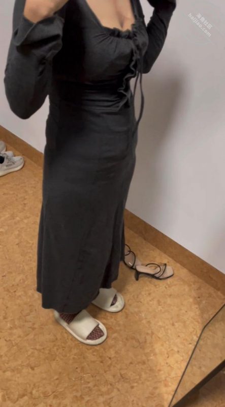 作者：妈妈的丰乳肥臀 《【海角原创46】张叔在楼下等的直发昏，老妈在楼道被我操的直高潮》-老宋小屋