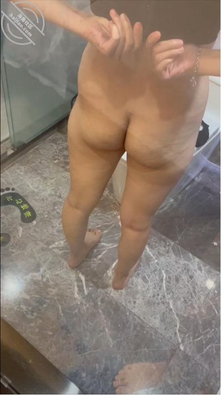 作者：妈妈的丰乳肥臀 《【海角原创60】和老妈肆无忌惮的性交，还尿在老妈身上》-老宋小屋