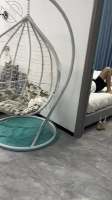 作者:妈妈的丰乳肥臀 《【海角原创119】趁着姥爷睡觉,在隔壁房和性感老妈乱伦,把姥爷吵醒了》-老宋小屋