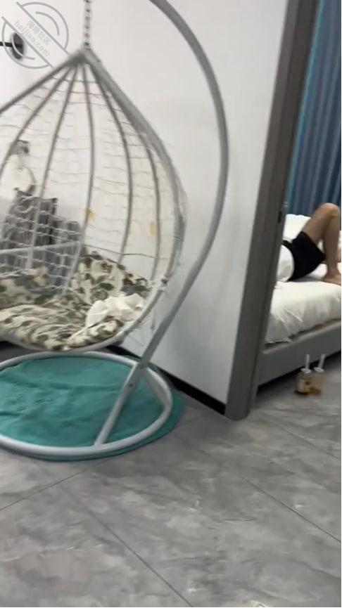 图片[1]-作者：妈妈的丰乳肥臀 《【海角原创119】趁着姥爷睡觉，在隔壁房和性感老妈乱伦，把姥爷吵醒了》-老宋小屋