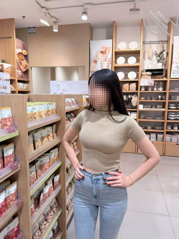 作者：39岁妈妈和30岁堂姐 《（原创108视频贴）肛塞插入堂姐屁眼，让堂姐跪舔鸡巴，操的堂姐叫爸爸》-老宋小屋