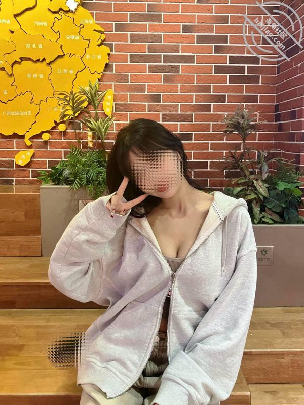 作者：39岁妈妈和30岁堂姐 《（原创128视频贴）堂姐发现我不是她情人后剧烈反抗，我只能暴力操堂姐骚逼》-老宋小屋