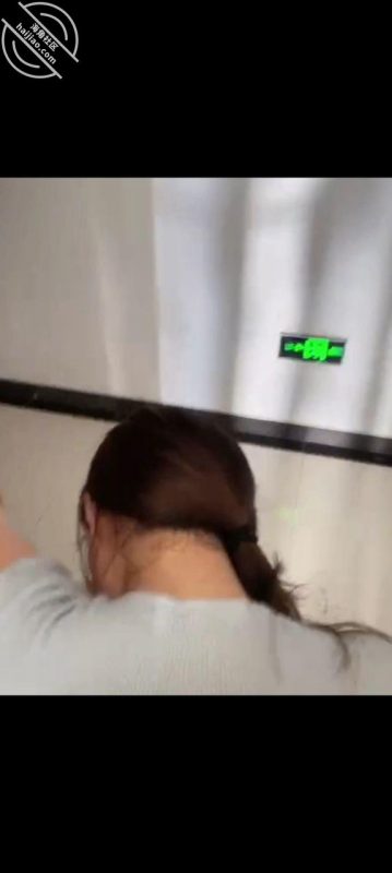 作者：灌醉美女邻居 《20（原创视频）美女邻居酒店露出，开门爆操，淫叫声响彻整层楼！》-老宋小屋