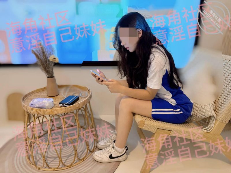 作者:意淫自己妹妹 《【原创视频59】肉偿小贱人,成功破处,嫩穴真紧,难进,累叉劈了!》-老宋小屋