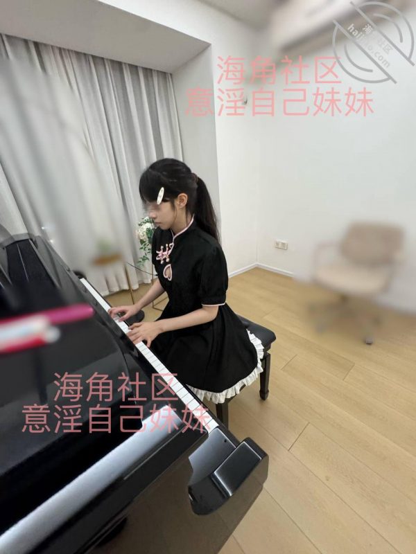 作者：意淫自己妹妹 《【原创视频115】音乐室内，打情骂俏当中把妹妹强行按在钢琴凳子上使劲摩擦》-老宋小屋