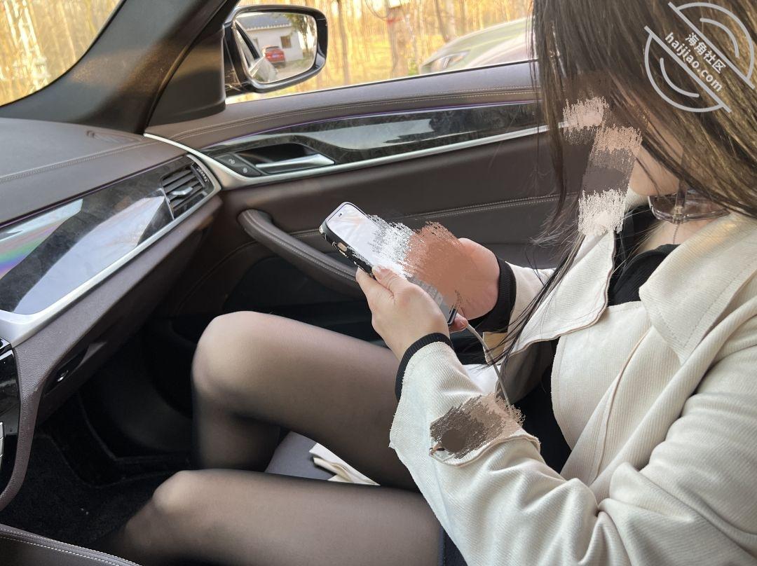 图片[1]-作者：我的36岁后妈 《小妈偷偷回家找我，在老爸她俩婚房做，看着他俩的婚纱照刺激后入》-老宋小屋