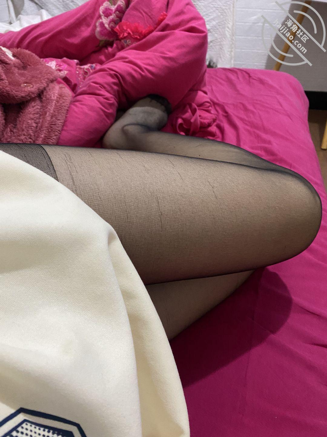 图片[1]-作者：我的36岁后妈 《对老爸的恨意转成对老妈的抽插，穿上我喜欢的黑丝白袜 对着婚纱照狠狠内射》-老宋小屋