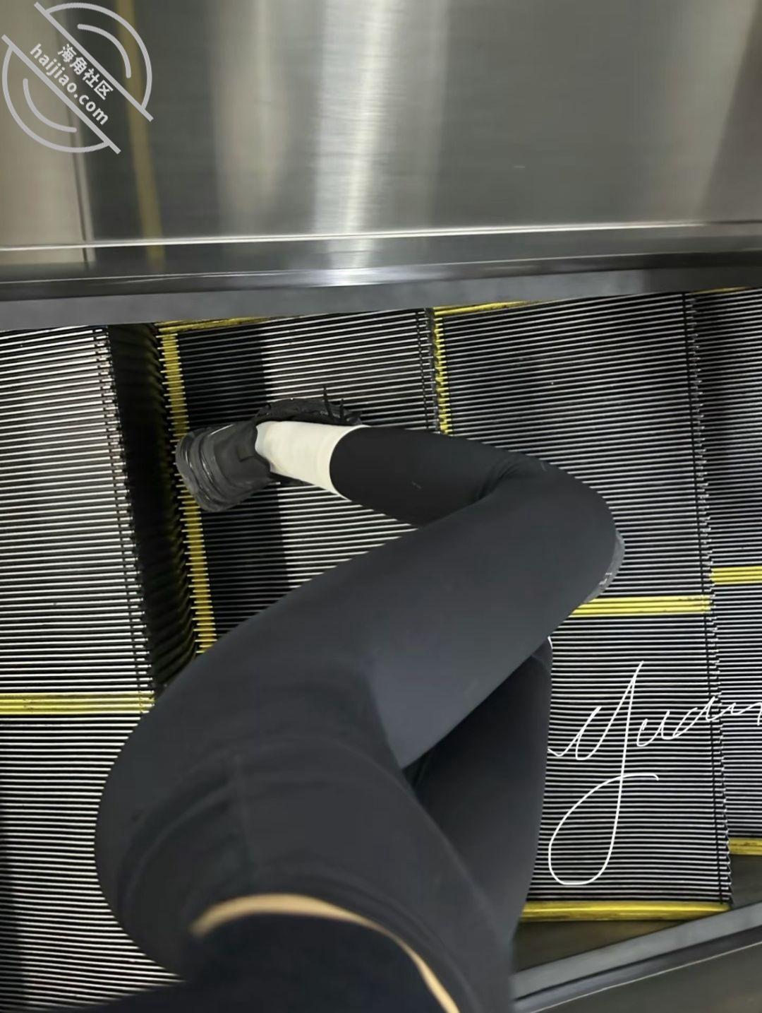 图片[1]-作者：我的36岁后妈 《视频贴老爸不在家 我溜进爸妈房间 内射时候让36岁后妈喊爸爸》-老宋小屋