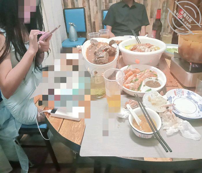 作者：寝取NTR 《7【真实原创】满足不了自己老婆，只能看着别人操她，被操尿了，心疼》-老宋小屋