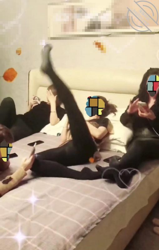 作者：大胸贱妈妈 《真实原创11 初次尝试到母体的滋味 和大胸妈妈的初次性爱》-老宋小屋