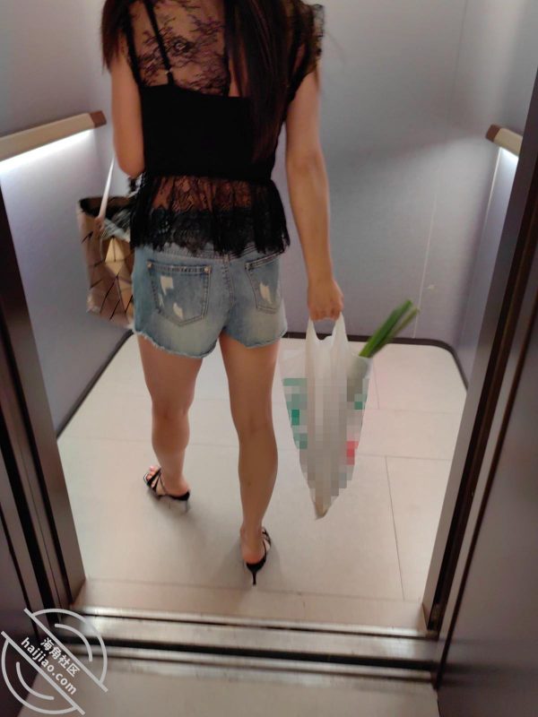 作者：乱伦淫声骚语 《173【SM调教测试】嫂子被边打边操，骚穴里的淫汁直接飞流直下三千尺》-老宋小屋