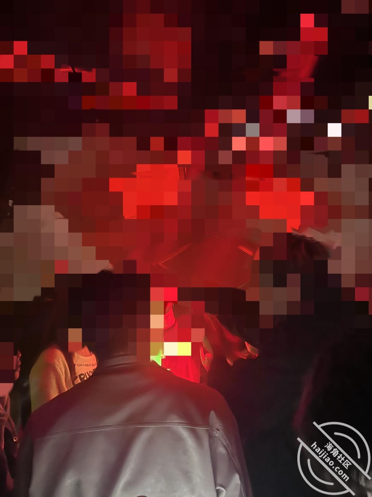 图片[1]-作者：内心中的黑暗之神 《夜晚的酒吧温暖如家（视频贴）》-老宋小屋