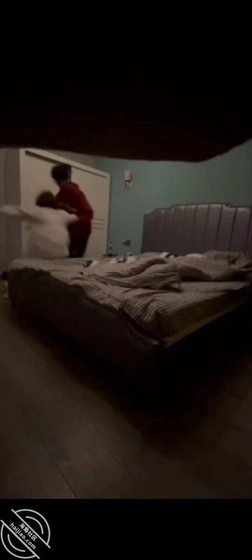 作者：近水楼台先艹妈 《趁爸爸还没回来 第一次强迫操了妈妈》-老宋小屋