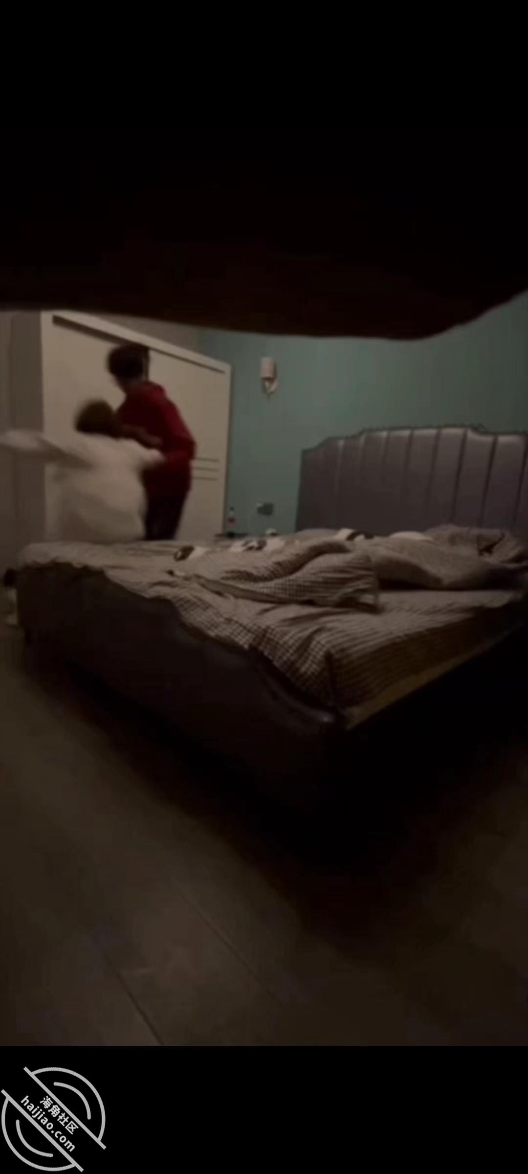 图片[1]-作者：近水楼台先艹妈 《趁爸爸还没回来 第一次强迫操了妈妈》-老宋小屋