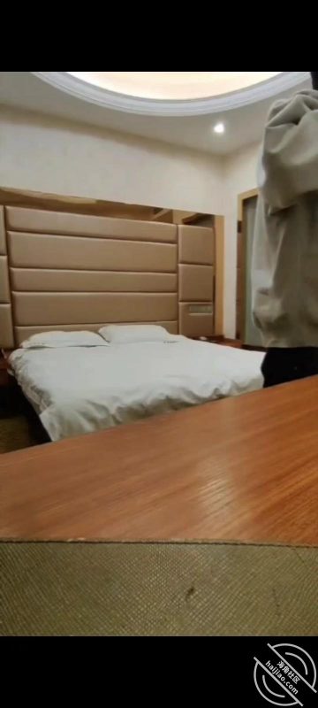 作者：近水楼台先艹妈 《第二次操妈妈 最后的时候 我发现妈妈舒服得全身都在发抖》-老宋小屋