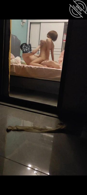 作者：近水楼台先艹妈 《爸爸射了以后 妈妈欲求不满 继续用假鸡巴艹》-老宋小屋