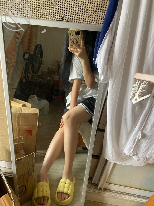 作者：19岁女儿小亚 《视频 女儿在浴室洗澡 俺没控制住 隔壁都是人 女儿捂着嘴没敢大声》-老宋小屋