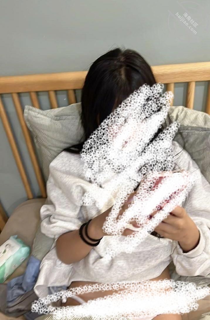 图片[1]-作者：19岁女儿小亚 《原创视频 后入让女儿叫着她萝莉闺密的名字 抓着头发内射了。最爽的一次。》-老宋小屋