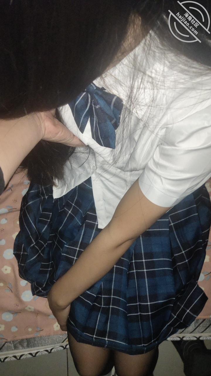图片[1]-作者：19岁女儿小亚 《视频 让女儿穿着她闺密的jk和黑丝 让我享受双重刺激 闻着她闺蜜味道射》-老宋小屋