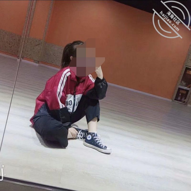 作者:19岁女儿小亚 《视频贴 女儿在玩电脑 我开始了我的行动 真的很喜欢jk黑丝呢》-老宋小屋