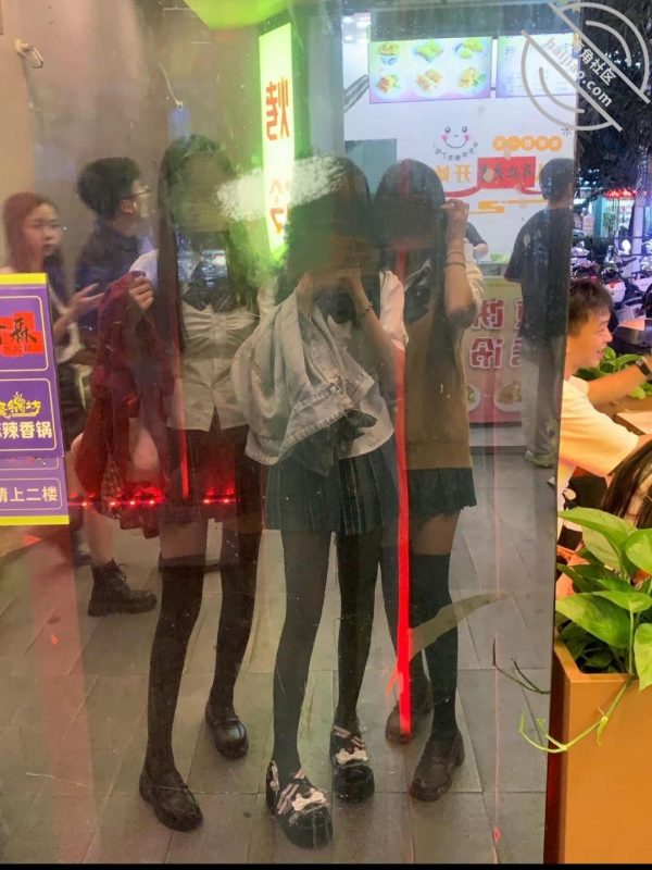 作者：19岁女儿小亚 《视频贴 女儿从老家回来后主动的不行 对白全程》-老宋小屋