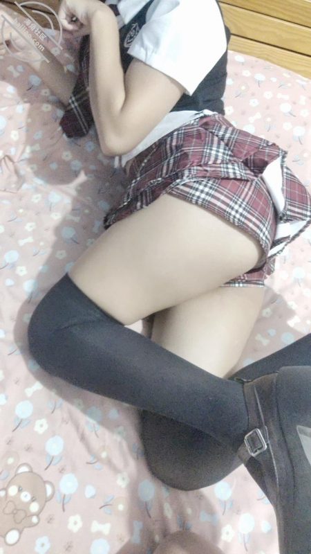 作者：19岁女儿小亚 《视频贴 女儿的Jk装让我这个中年人手在颤抖 嫩嫩的女儿好喜欢》-老宋小屋