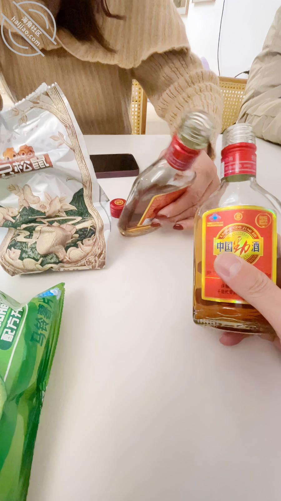 图片[1]-作者：家有娇妻丶 《【绿帽原创5P】情人节给情人买了个手机高兴的答应5P，喝酒跳舞还三洞齐插》-老宋小屋