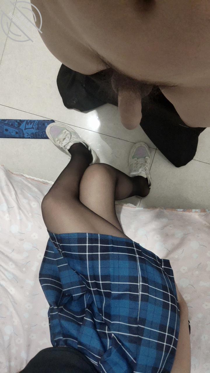 图片[1]-作者：19岁女儿小亚 《【视频贴】久旱逢甘霖，第二次操女儿闺蜜 黑丝腿看的我欲火焚身》-老宋小屋