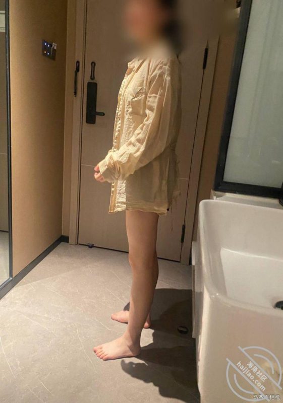 作者：新婚骚弟媳 《（原创）非常骚的母狗客服小姐姐勾引老板开房操穴》-老宋小屋