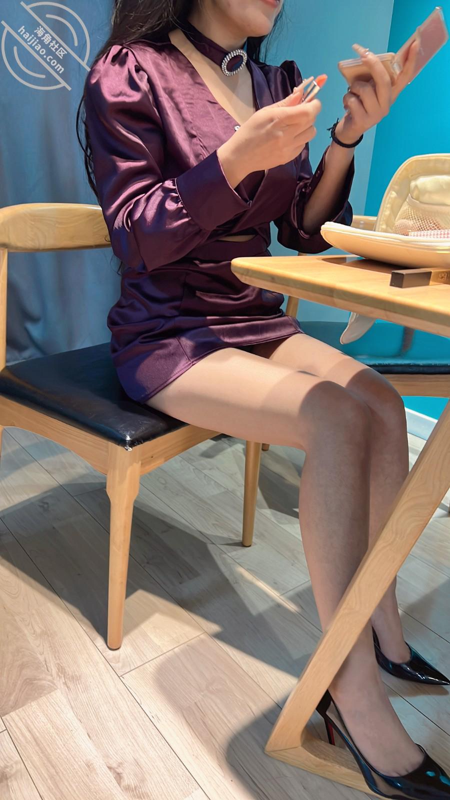 图片[10]-作者：奶子即正义 《原创:姐夫刚出门,姐姐就被我揪着头发按在沙发上爆操,紫色果然有韵味~》-老宋小屋