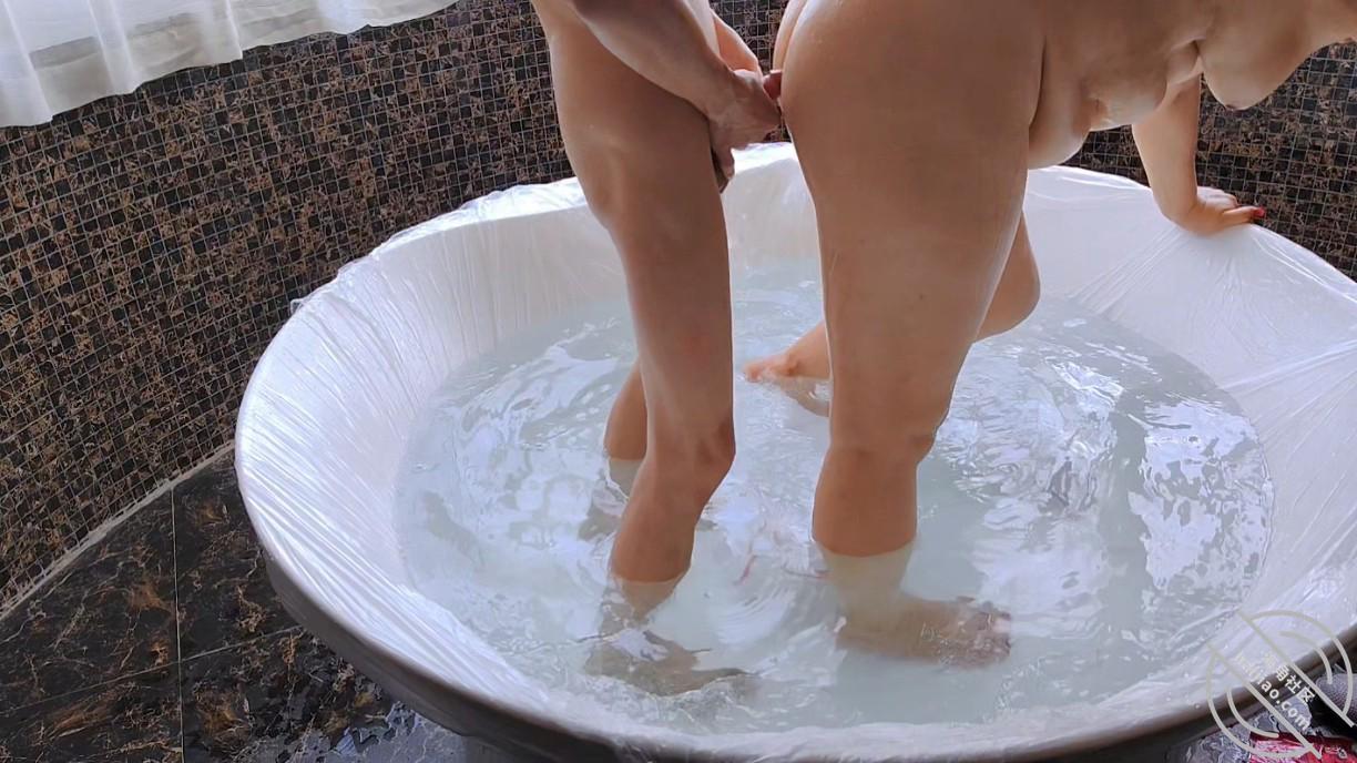 图片[10]-作者：妈妈的味道（干妈变成了情人） 《(原创视频)：享受一下在浴缸里操干妈，第一次在水里做爱》-老宋小屋