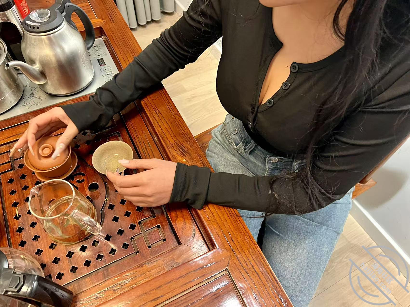 图片[11]-作者：奶子即正义 《原创:情人节特辑,约操牛仔裤紧身衣美胸姐姐,极品前凸后翘,美胸上位绝了～》-老宋小屋