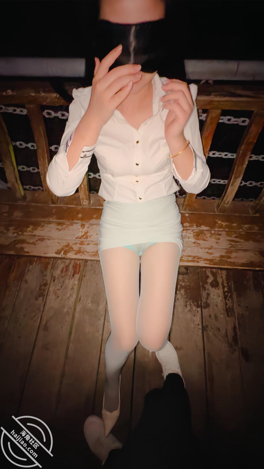 图片[11]-作者：会喷水的亲姐姐 《【60分原创户外】拉着气质姐姐铁路旁裤里丝双洞齐插，晚上又到树林母狗调教》-老宋小屋