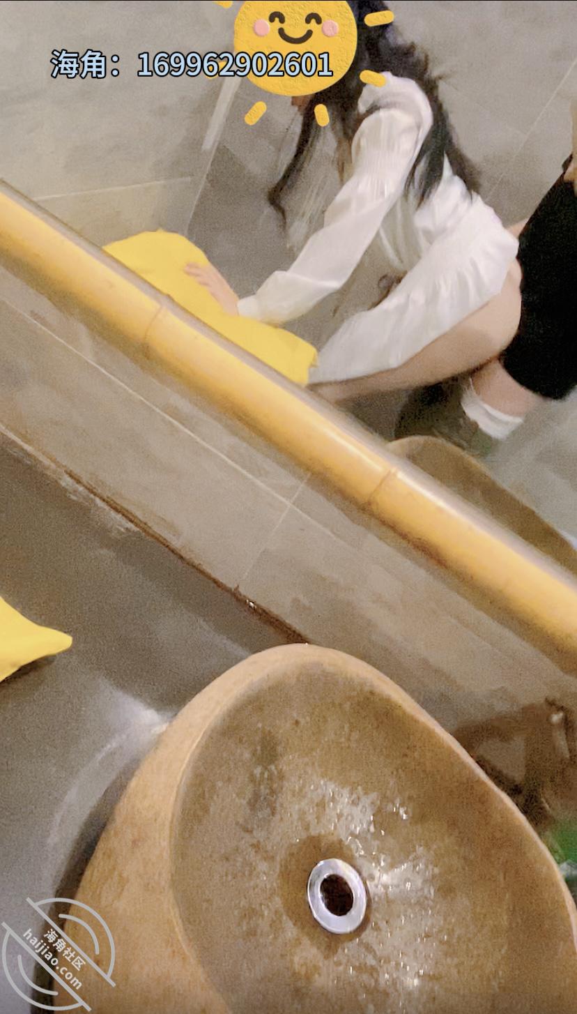 图片[13]-作者：我和亲妹妹 《【原创视频005期】我和亲妹妹，妹妹餐桌下舔食哥哥的肉棒》-老宋小屋